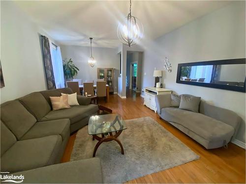 7 Sparrow Lane, Wasaga Beach, ON - Indoor Photo Showing Living Room