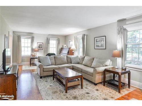 35 Cora Street E, Huntsville, ON - Indoor Photo Showing Living Room