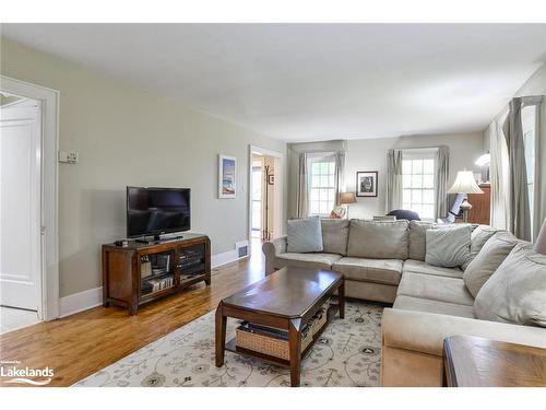 35 Cora Street E, Huntsville, ON - Indoor Photo Showing Living Room