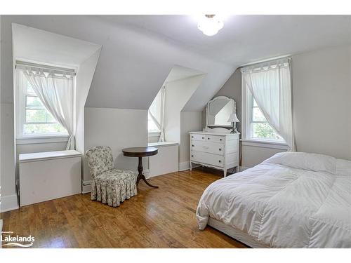 35 Cora Street E, Huntsville, ON - Indoor Photo Showing Bedroom