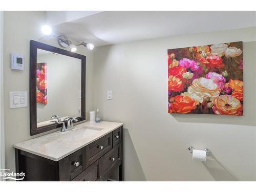 35 Cora Street E, Huntsville, ON - Indoor Photo Showing Bathroom