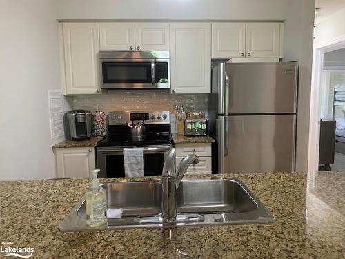 103-1 Brandy Lane Drive, Collingwood, ON - Indoor Photo Showing Kitchen With Double Sink With Upgraded Kitchen