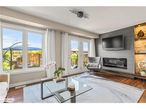 209 Hutchinson Drive, Alliston, ON - Indoor Photo Showing Living Room With Fireplace