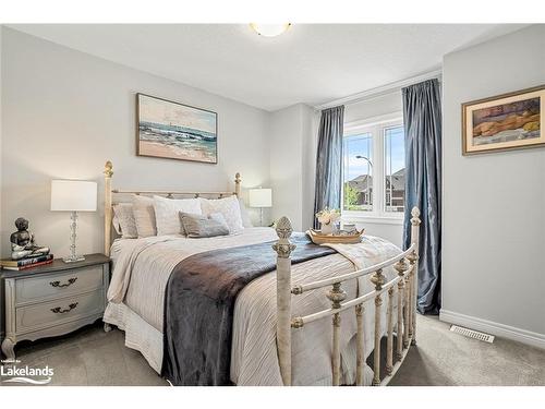 209 Hutchinson Drive, Alliston, ON - Indoor Photo Showing Bedroom