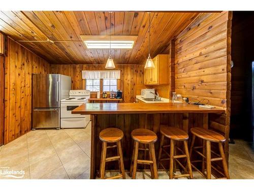 76 29Th Street N, Wasaga Beach, ON - Indoor Photo Showing Kitchen