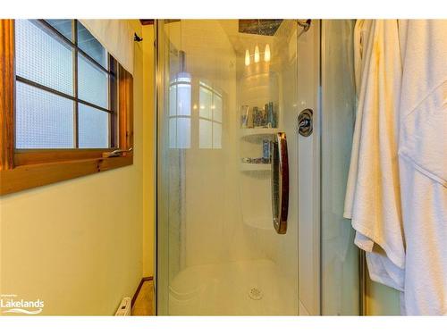 76 29Th Street N, Wasaga Beach, ON - Indoor Photo Showing Bathroom