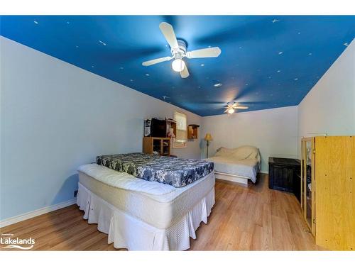 76 29Th Street N, Wasaga Beach, ON - Indoor Photo Showing Bedroom