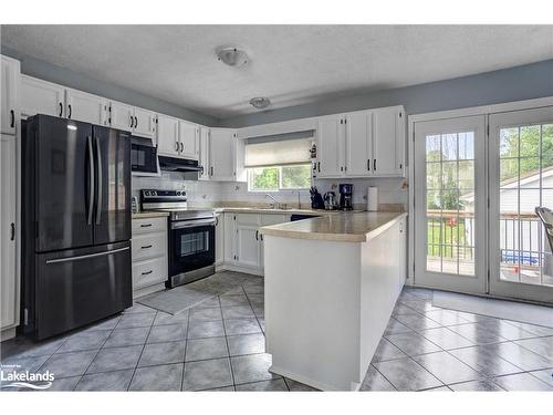 72 Bay Street, Tay, ON - Indoor Photo Showing Kitchen