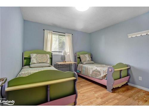 72 Bay Street, Tay, ON - Indoor Photo Showing Bedroom