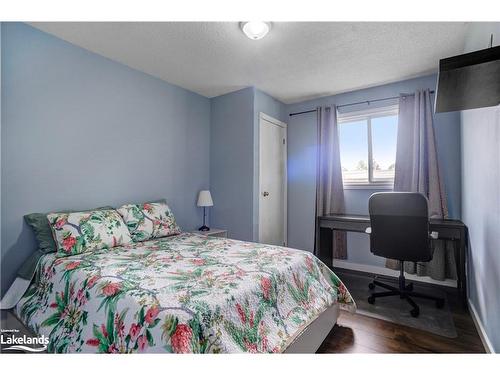 72 Bay Street, Tay, ON - Indoor Photo Showing Bedroom