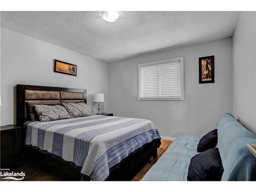 72 Bay Street, Tay, ON - Indoor Photo Showing Bedroom