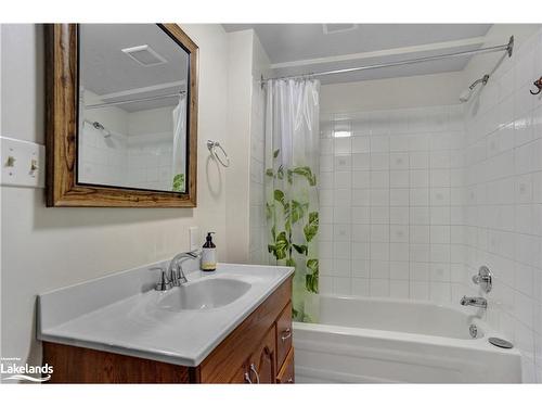 72 Bay Street, Tay, ON - Indoor Photo Showing Bathroom