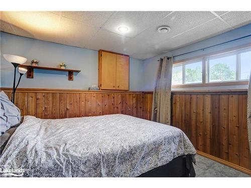 72 Bay Street, Tay, ON - Indoor Photo Showing Bedroom