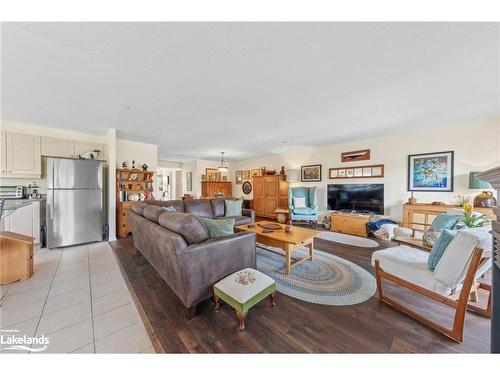 307-4 Beck Boulevard, Penetanguishene, ON - Indoor Photo Showing Living Room