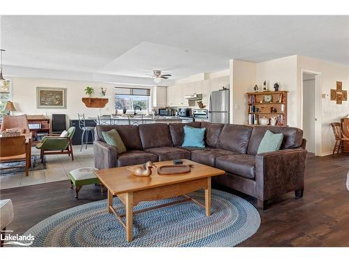 307-4 Beck Boulevard, Penetanguishene, ON - Indoor Photo Showing Living Room