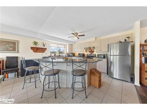 307-4 Beck Boulevard, Penetanguishene, ON - Indoor Photo Showing Kitchen