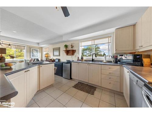 307-4 Beck Boulevard, Penetanguishene, ON - Indoor Photo Showing Kitchen