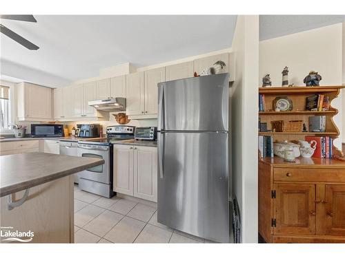 307-4 Beck Boulevard, Penetanguishene, ON - Indoor Photo Showing Kitchen