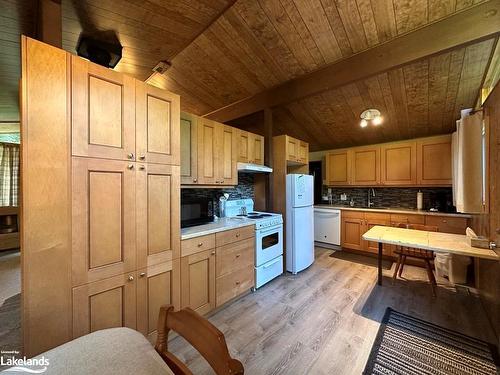 125 Woodland Park Road, The Blue Mountains, ON - Indoor Photo Showing Kitchen