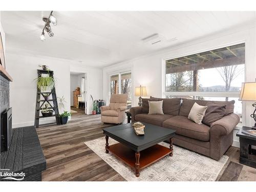 1125 Maplehurst Drive, Huntsville, ON - Indoor Photo Showing Living Room With Fireplace