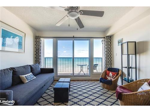 8-1064 Tiny Beaches Road S, Tiny, ON - Indoor Photo Showing Living Room