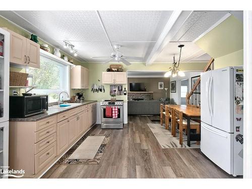 166 Bayview Avenue, Clarksburg, ON - Indoor Photo Showing Kitchen