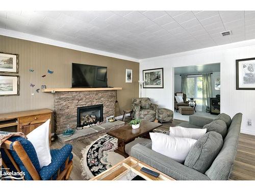 166 Bayview Avenue, Clarksburg, ON - Indoor Photo Showing Living Room With Fireplace