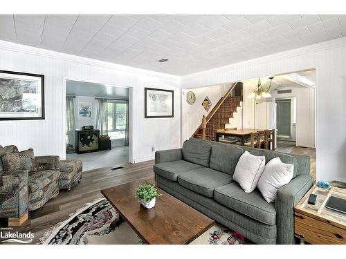 166 Bayview Avenue, Clarksburg, ON - Indoor Photo Showing Living Room