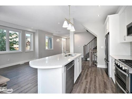 1 Kennedy Avenue, Collingwood, ON - Indoor Photo Showing Kitchen With Upgraded Kitchen