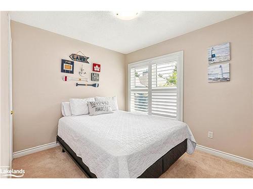 402 Mariners Way, Collingwood, ON - Indoor Photo Showing Bedroom