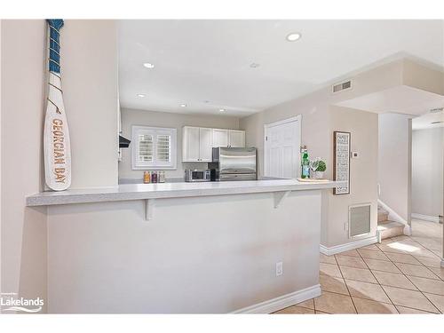 402 Mariners Way, Collingwood, ON - Indoor Photo Showing Kitchen