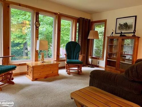 88 Joseph Street, Port Carling, ON - Indoor Photo Showing Living Room