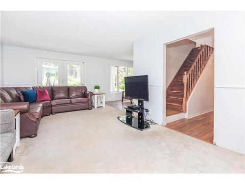 337 Ontario Street, Burk'S Falls, ON - Indoor Photo Showing Living Room