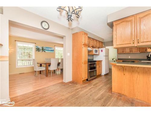 337 Ontario Street, Burk'S Falls, ON - Indoor Photo Showing Kitchen