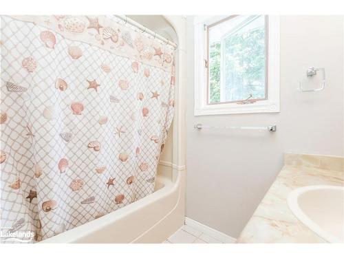 337 Ontario Street, Burk'S Falls, ON - Indoor Photo Showing Bathroom