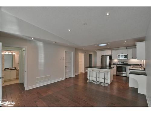 47 Chestnut Lane, Wasaga Beach, ON - Indoor Photo Showing Kitchen