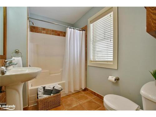 117-125 Fairway Court, Town Of Blue Mountains, ON - Indoor Photo Showing Bathroom