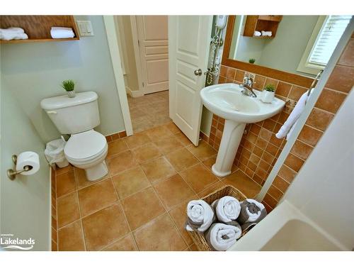 117-125 Fairway Court, Town Of Blue Mountains, ON - Indoor Photo Showing Bathroom