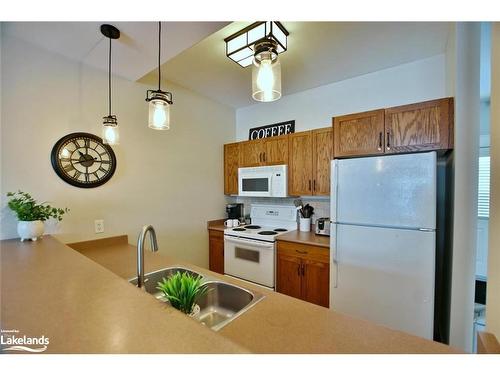 117-125 Fairway Court, Town Of Blue Mountains, ON - Indoor Photo Showing Kitchen