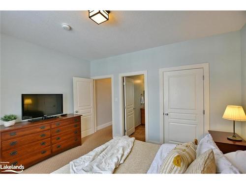 117-125 Fairway Court, Town Of Blue Mountains, ON - Indoor Photo Showing Bedroom