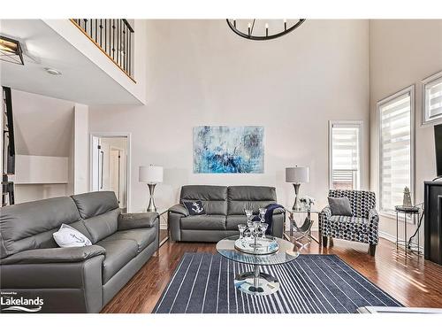 4 Clubhouse Drive, Collingwood, ON - Indoor Photo Showing Living Room