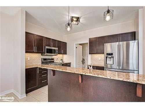 4 Clubhouse Drive, Collingwood, ON - Indoor Photo Showing Kitchen With Upgraded Kitchen