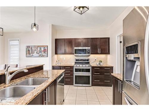 4 Clubhouse Drive, Collingwood, ON - Indoor Photo Showing Kitchen With Double Sink With Upgraded Kitchen