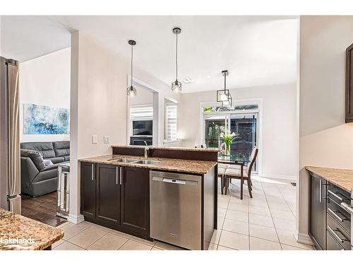 4 Clubhouse Drive, Collingwood, ON - Indoor Photo Showing Kitchen With Double Sink With Upgraded Kitchen