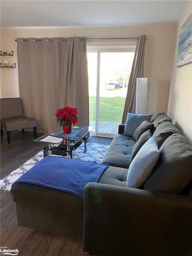 76-21 Dawson Drive, Collingwood, ON - Indoor Photo Showing Living Room