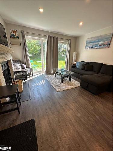 76-21 Dawson Drive, Collingwood, ON - Indoor Photo Showing Living Room