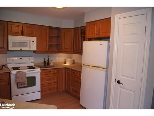 301-24 Dairy Lane, Huntsville, ON - Indoor Photo Showing Kitchen