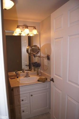 301-24 Dairy Lane, Huntsville, ON - Indoor Photo Showing Bathroom