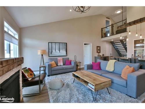 18 Robbie Way, Collingwood, ON - Indoor Photo Showing Living Room With Fireplace