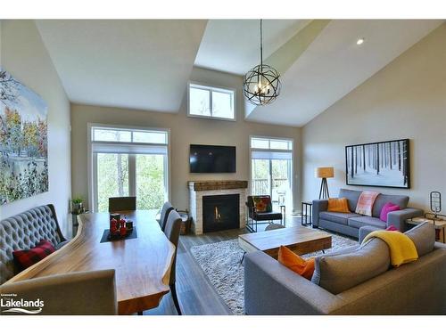 18 Robbie Way, Collingwood, ON - Indoor Photo Showing Living Room With Fireplace